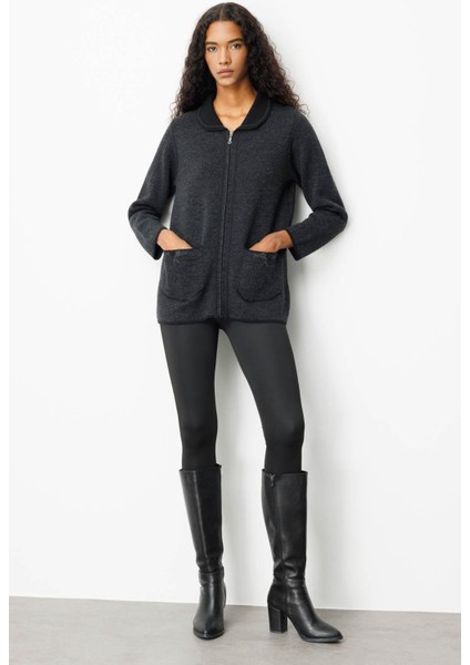 Kadın Polo Yaka Cebi Nakış Işlemeli Yün Hırka Siyah indirimleri