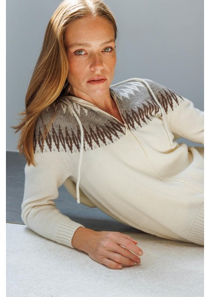 Kadın Kapüşonlu Robası Baklavalı Hırka Kemik