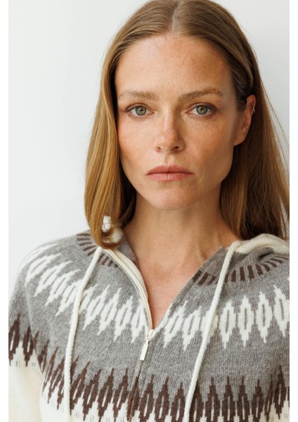 Kadın Kapüşonlu Robası Baklavalı Hırka Kemik modelleri