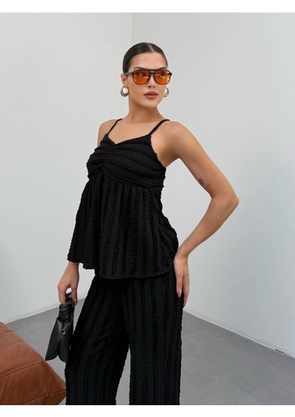 Kadın Siyah Dokulu Askılı Üst ve Bol Paça Pantolon 2’li Takım modelleri