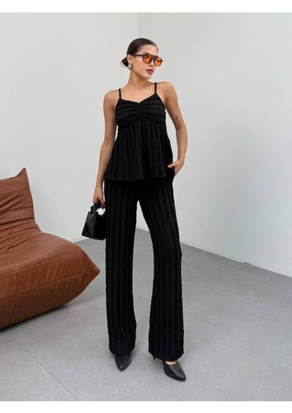 Kadın Siyah Dokulu Askılı Üst ve Bol Paça Pantolon 2’li Takım fırsatları