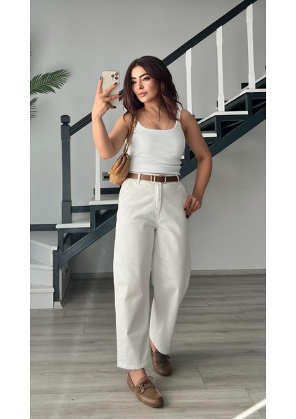 Beyaz Skater Mom Jean fırsatları