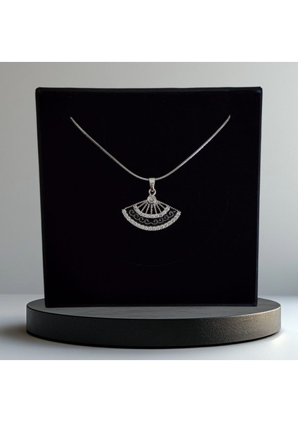 Çelik Karamaz Siyah Mineli Yelpaze Kolye