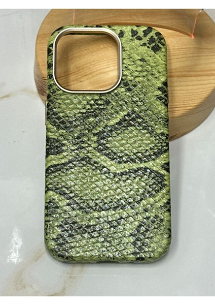 15 Pro Max Uyumlu Yılan Desenli Kılıf