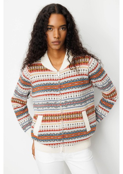 Kadın Hakim Yaka Jakarlı Yün Hırka Kemik