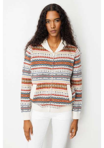 Kadın Hakim Yaka Jakarlı Yün Hırka Kemik modelleri