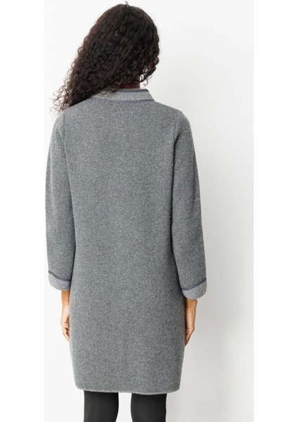 Kadın Dik Yaka Kolu ve Cebi Nakış Işlemeli Uzun Yün Kaban Füme modelleri