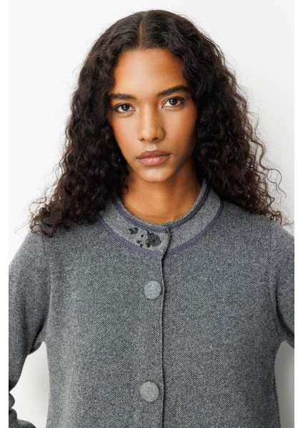 Kadın Dik Yaka Kolu ve Cebi Nakış Işlemeli Uzun Yün Kaban Füme fırsatları