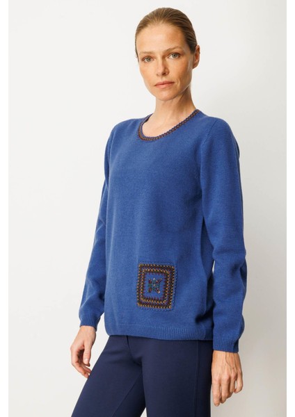 Kadın Sıfır Yaka Cebi ve Yakası Tığlamalı Yün Kazak Mavi