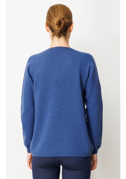 Kadın Sıfır Yaka Cebi ve Yakası Tığlamalı Yün Kazak Mavi modelleri