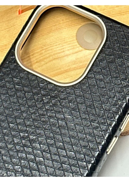 14 Pro Yılan Desenli Kılıf