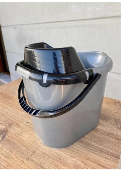 15 Litre Renkli Temizlik Kovası – Dayanıklı ve Pratik Kullanım