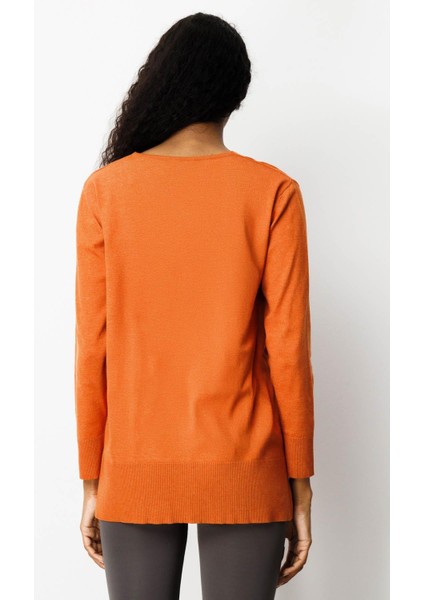 Kadın V Yaka Önü Arkası Yırtmaçlı Kazak Turuncu modelleri