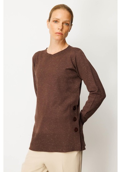 Kadın Sıfır Yaka Dikişsiz Yanları Düğmeli Simli Kazak Kahve