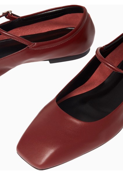 Aeyde Uma Babet, Bordo Nappa Deri, Kare Burun, Tokalı Italyan El Yapımı Lüks Tasarım fırsatları