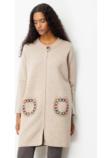 Kadın Dik Yaka Cebi Tığlamalı Uzun Yün Kaban K.bej fiyatları