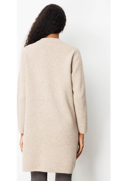 Kadın Dik Yaka Cebi Tığlamalı Uzun Yün Kaban K.bej modelleri