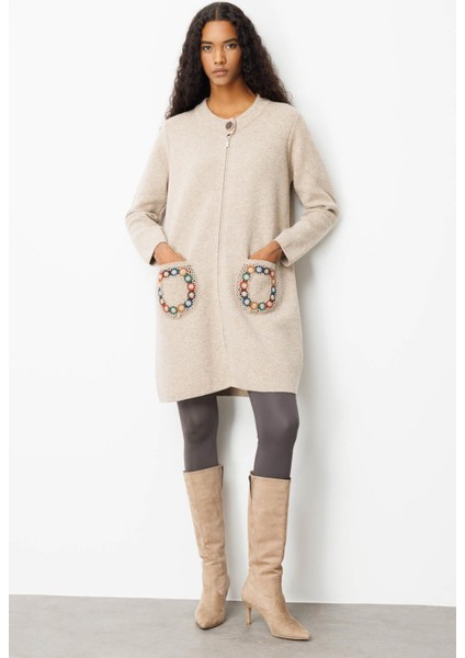 Kadın Dik Yaka Cebi Tığlamalı Uzun Yün Kaban K.bej fırsatları