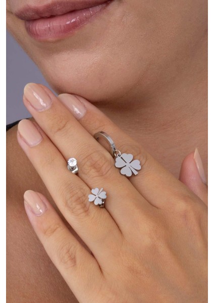 Yonca Motifli Üçlü Yonca Beyaz Altın Kaplama Çelik Küpe modelleri