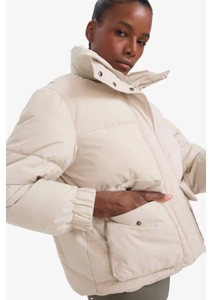 Fit Su Geçirmez Oversize Fit Geniş Kalıp Dik Yaka Fermuarlı Çıtçıtlı Cepli Şişme Mont E9266AX25WN