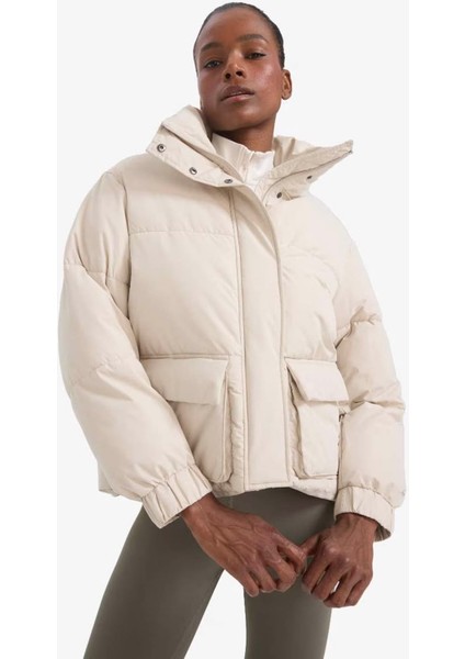 Fit Su Geçirmez Oversize Fit Geniş Kalıp Dik Yaka Fermuarlı Çıtçıtlı Cepli Şişme Mont E9266AX25WN modelleri