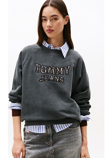 Kadın Boxy Fit Leopar Desenli Aplike Logolu Sweatshirt - Siyah