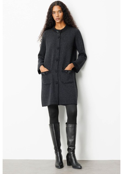 Kadın Dik Yaka Kolu ve Cebi Nakış Işlemeli Uzun Yün Kaban Siyah fırsatları