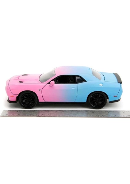 Pembe Fişler 1:24 2015 Dodge Challenger Srt Hellcat Araba