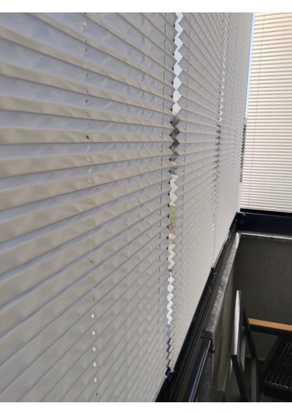 Katlanabilir Cam Balkon Plise Perde Beyaz Renk (Kancalı veya Vidalı Montaj)