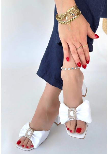 Niyyar Beyaz Cilt Topuklu Terlik