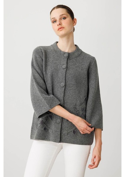 Kadın Dik Yaka Çiçek Desenli Kısa Yün Ceket Füme fırsatları