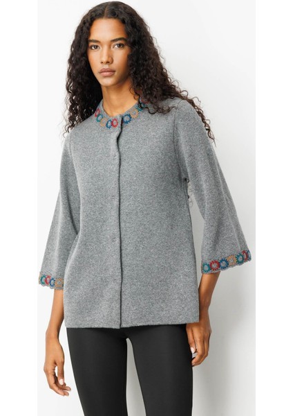 Kadın Yakası ve Kol Ağzı Tığlamalı Kısa Yün Ceket Füme