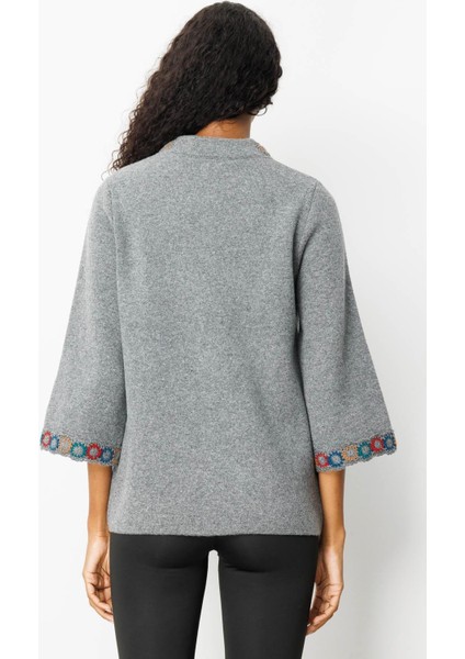 Kadın Yakası ve Kol Ağzı Tığlamalı Kısa Yün Ceket Füme modelleri