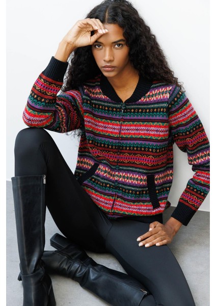 Kadın Hakim Yaka Jakarlı Yün Hırka Siyah