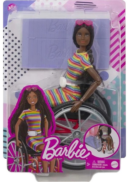 Fashionistas Tekerlekli Sandalye ve Kıvırcık Esmer Saçlı Bebek