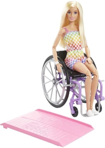 Fashionistas Tekerlekli Sandalye ve Kıvırcık Esmer Saçlı Bebek