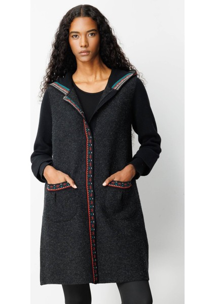 Kadın Kapüşonlu Önü Keçe Yün Kaban Siyah fiyatları