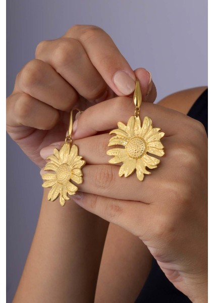 Çiçek Model Altın Kaplam Kadın Çelik Küpe fiyatları