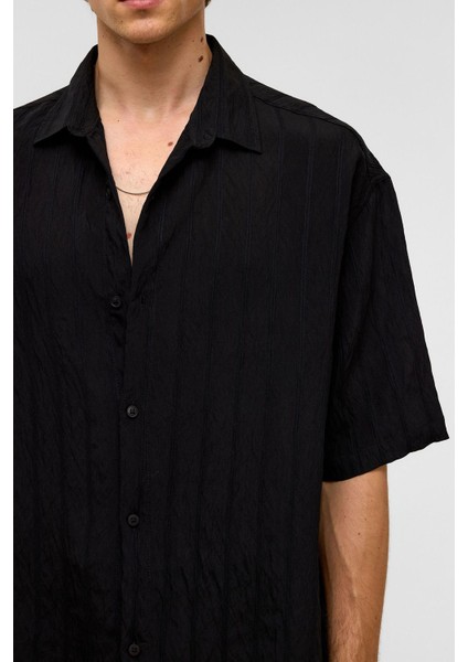 Oversize Çizgili Kısa Kollu Modal Kumaş Gömlek Siyah fırsatları