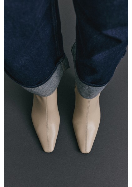 Bot 2516 - Sivri Burun Bilek Üstü Bej Kadın Bot fiyatları