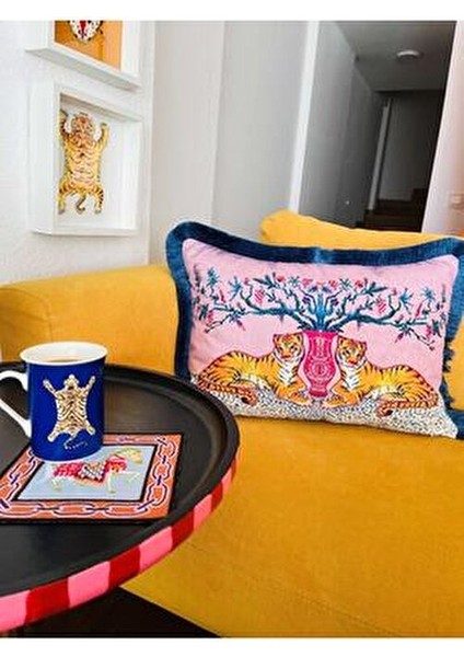 Dekoratif Kaplan Desenli Tasarım Pembe Kadife Yastık Kılıfı modelleri