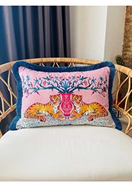 Dekoratif Kaplan Desenli Tasarım Pembe Kadife Yastık Kılıfı fırsatları