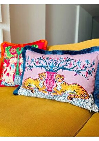Dekoratif Kaplan Desenli Tasarım Pembe Kadife Yastık Kılıfı