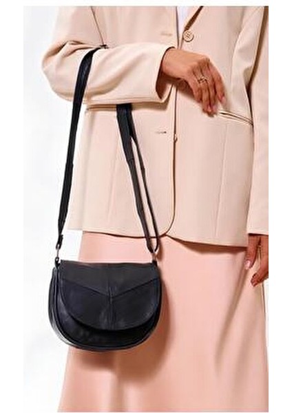 Hakiki Deri Küçük Boy Omuz Çanta Desenli Tasarım ile Şık Görünüm Sunuyor fiyatları