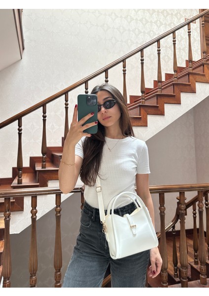 Kadın Gold Aksesuar Detaylı Üç Bölmeli Tasarım Çıkarılabilir Makyaj Çantalı El ve Omuz Çantası Roma indirimleri