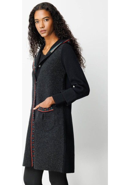 Kadın Kapüşonlu Önü Keçe Yün Kaban Siyah fırsatları