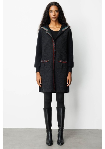 Kadın Kapüşonlu Önü Keçe Yün Kaban Siyah indirimleri