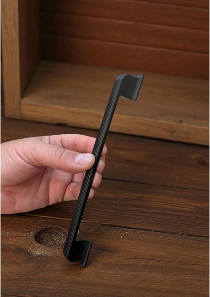 Beta Çizgili Siyah Alüminyum Metal Lüks Modern Mobilya Çekmece Mutfak Dolabı Kulpu 160MM-192MM fiyatları