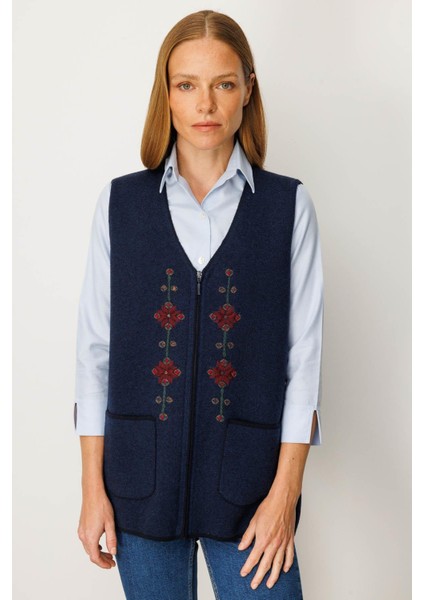 Kadın V Yaka Nakış Işlemeli Kısa Yün Yelek K.lacivert fırsatları