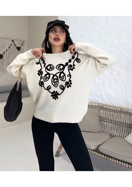Çiçek Nakışlı Triko Kazak indirimleri